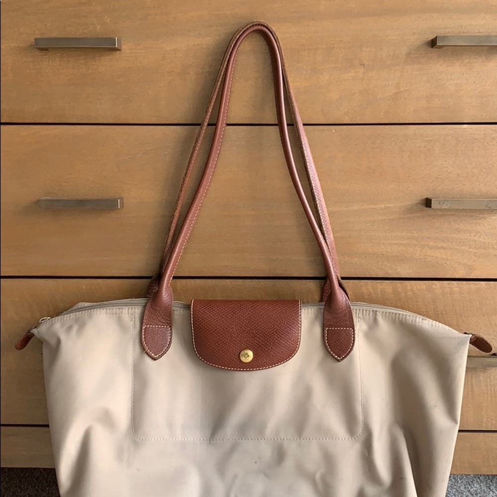 Tan long champ bag